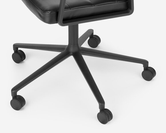 Vipp 453 Swivel met wielen, black leather